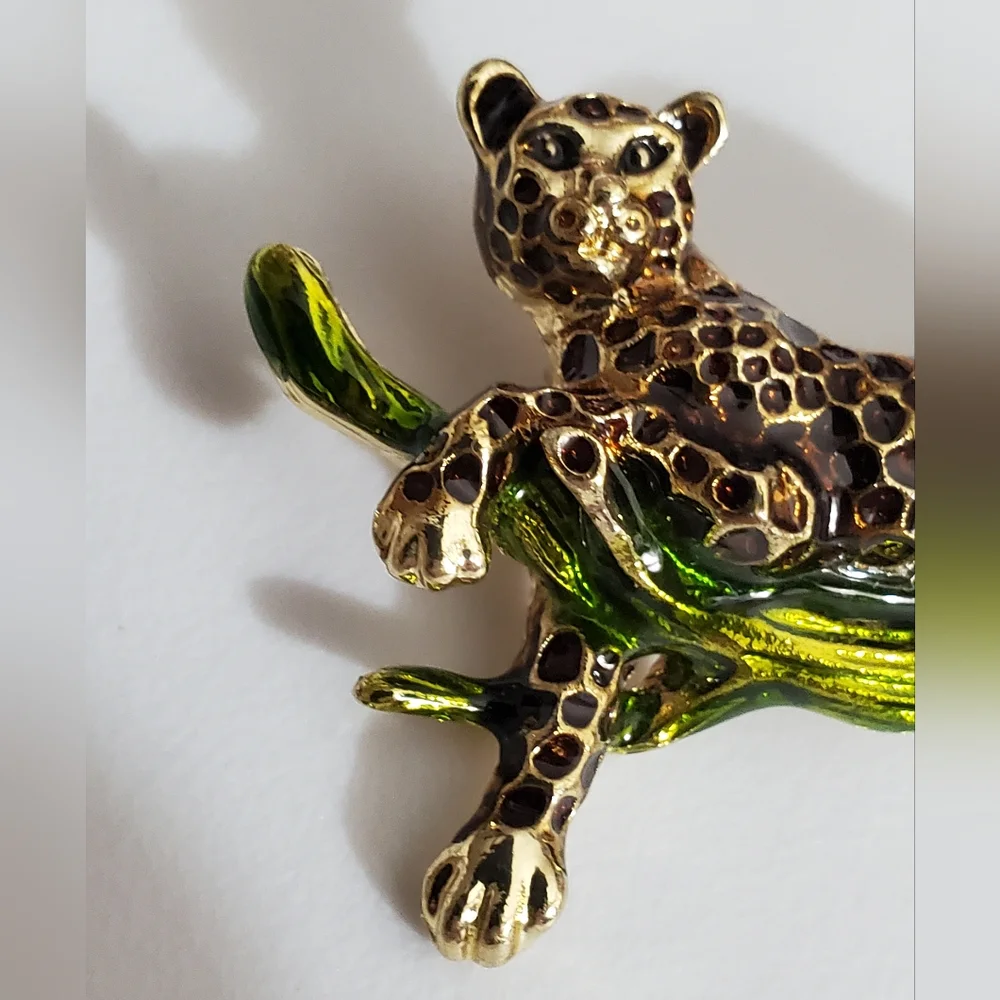 Leopard cat on branch brooch pin vintage style New enamel - Picture 10 of 15